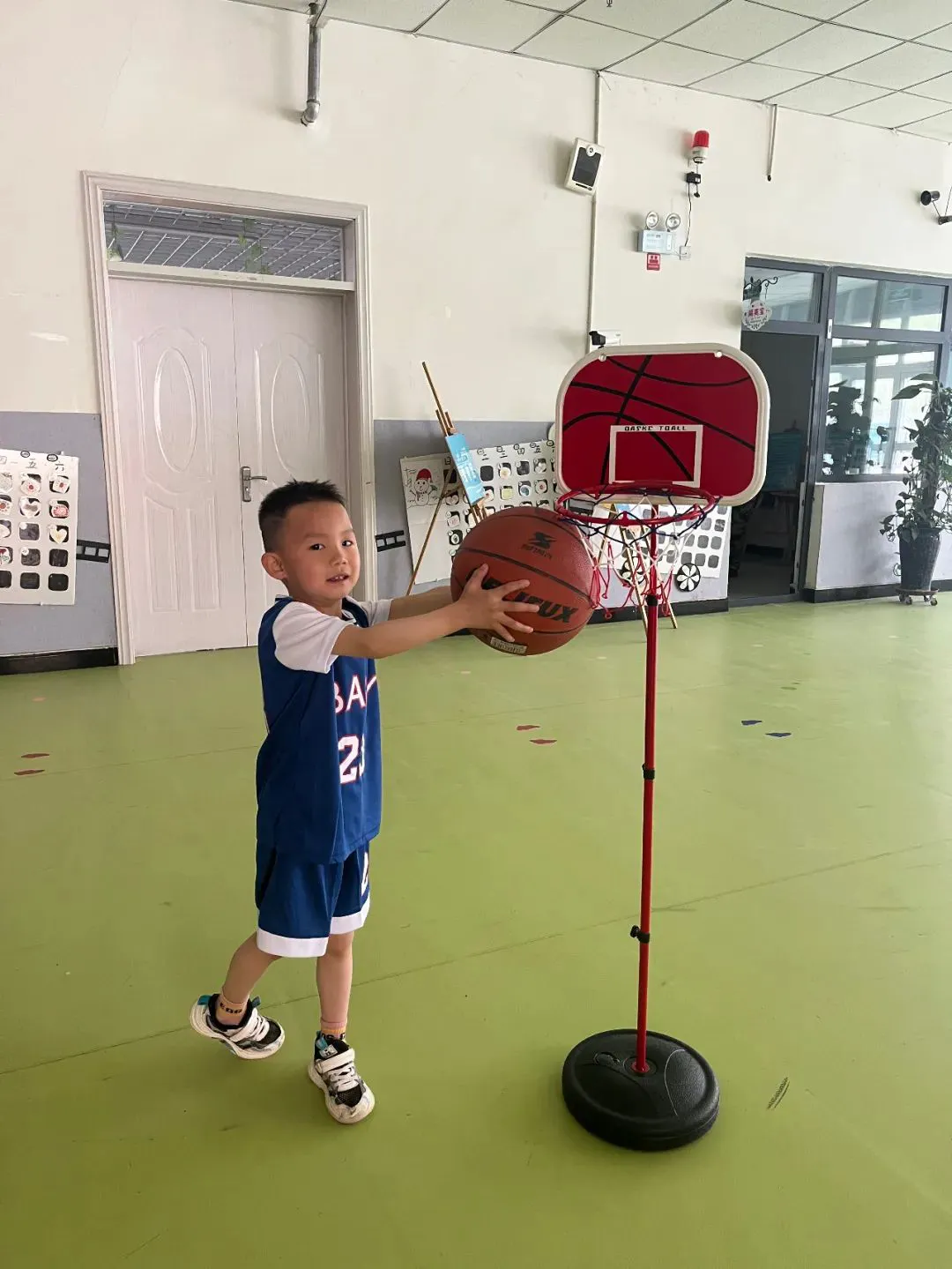 刻苦训练篮球时如何避免受伤的建议_1